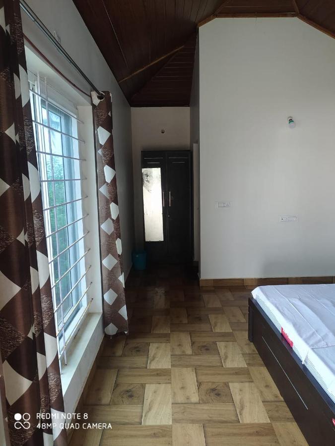 Trippr Gokarna - Beach Hostel Екстер'єр фото