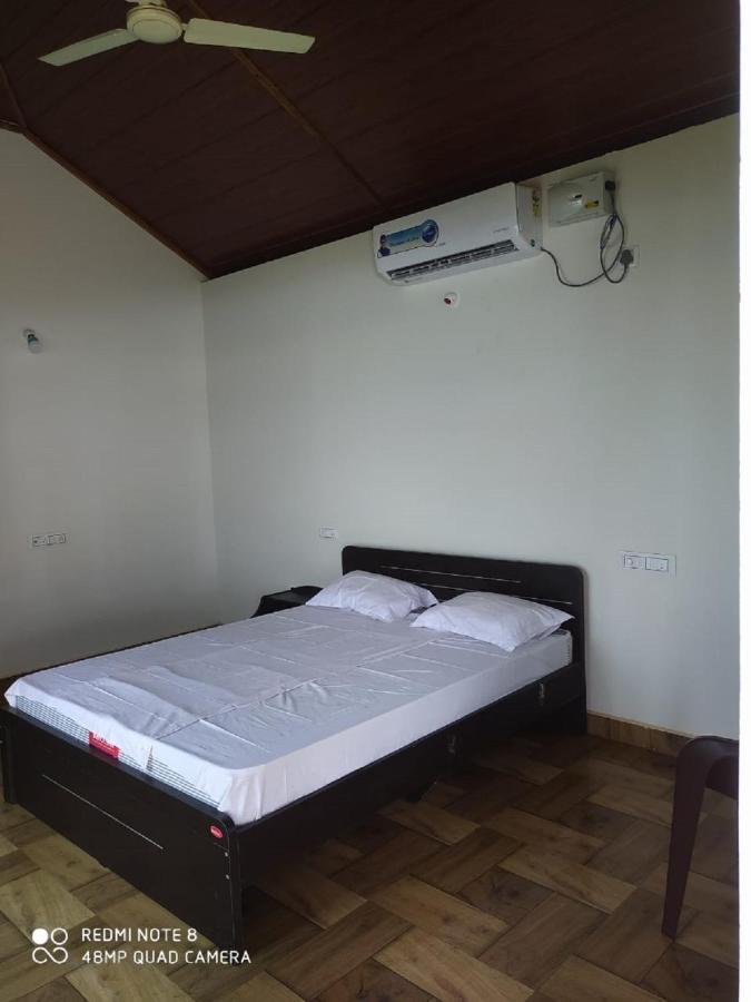 Trippr Gokarna - Beach Hostel Екстер'єр фото