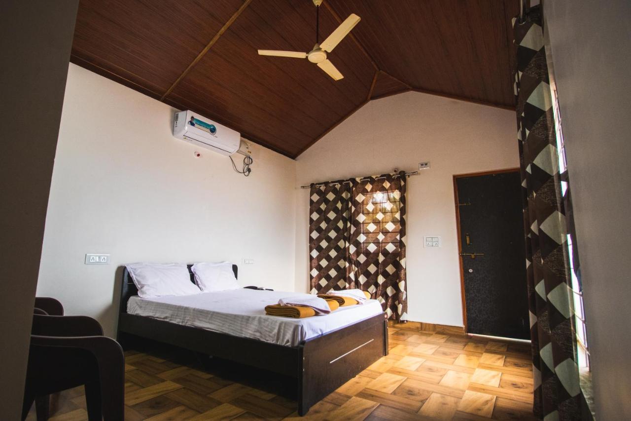 Trippr Gokarna - Beach Hostel Екстер'єр фото