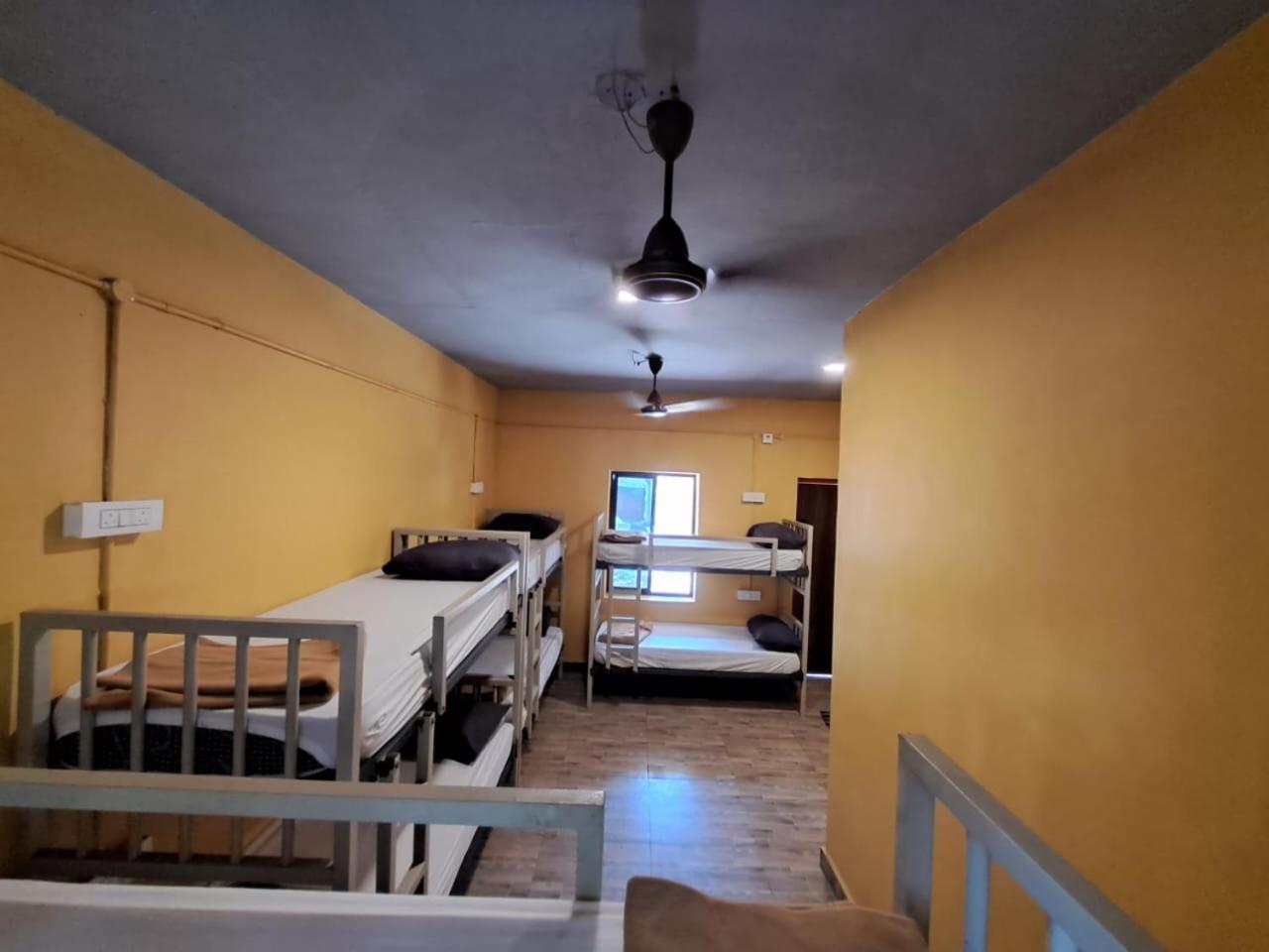 Trippr Gokarna - Beach Hostel Екстер'єр фото