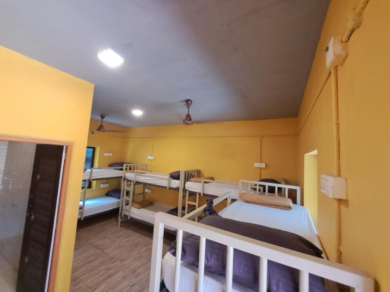 Trippr Gokarna - Beach Hostel Екстер'єр фото